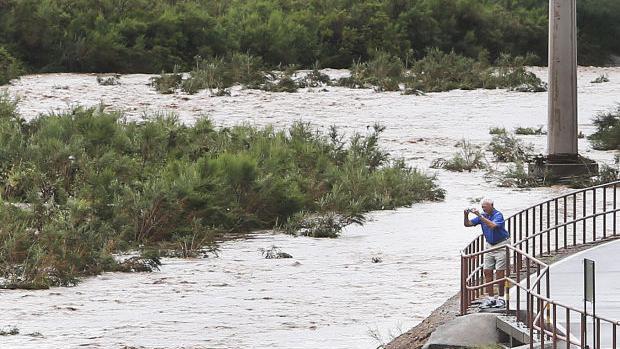Gov. Doug Ducey asks EPA for power to regulate Arizona streams